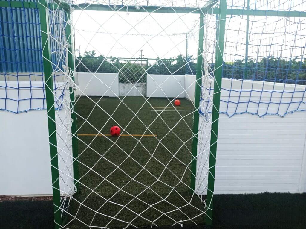 zona exterior para cumpleaños infantiles en Córdoba con campo de fútbol
