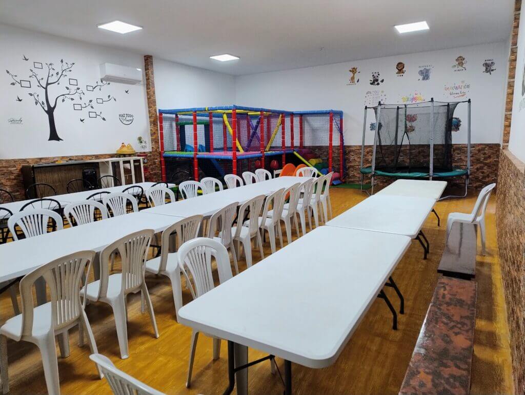 Salón comunión con parque de bolas